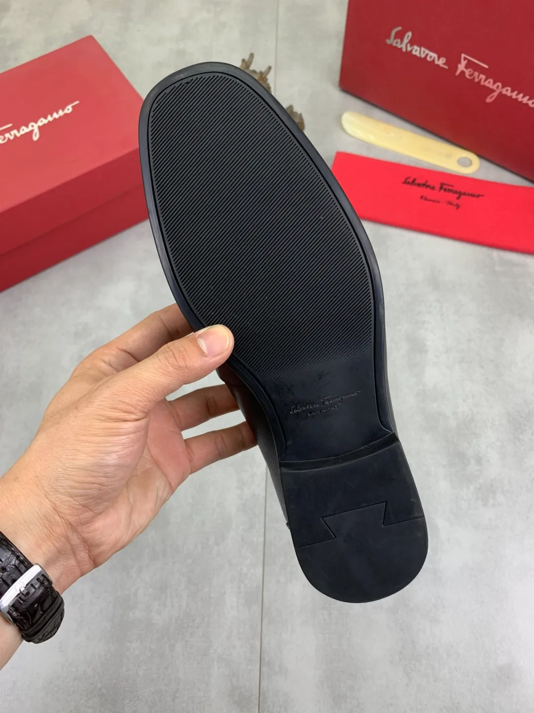 Men's Men's Shoes 💰P480💰[New Style] Water-dyed Niuli 🆘[Salvatore Ferragamo] Ferragamo's latest casual business leather shoes for men! Available at counters simultaneously! The fabric is made of specially imported original calfskin, the lining is made of imported water-dyed cowhide, and the original combination outsole is absolutely luxurious and leads the fashion trend. Matching code: 38-45; 4️⃣ colors available